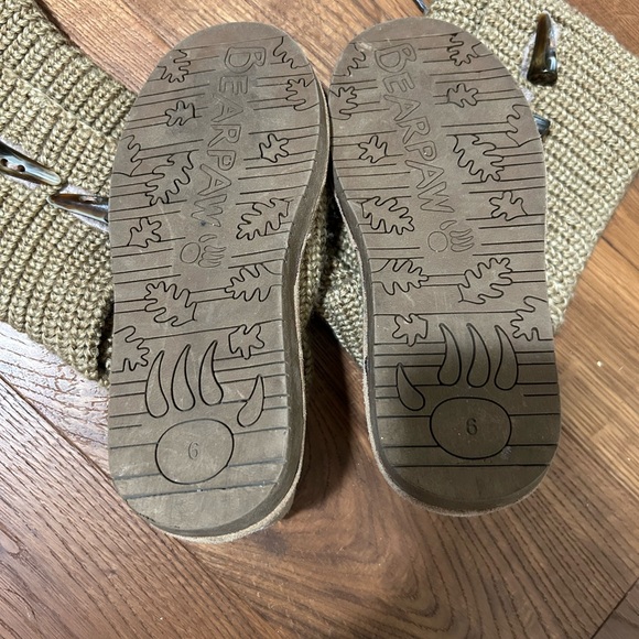 Size 6 quilted boots tan Bear-paw - Picture 3 of 3